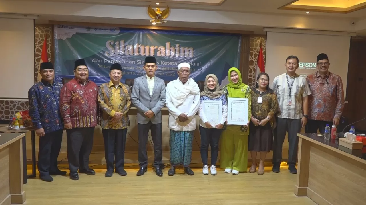 Serahkan Ketetapan Halal PT Surveyor Indonesia, Ketua MUI Tegaskan Peran Penting LPH