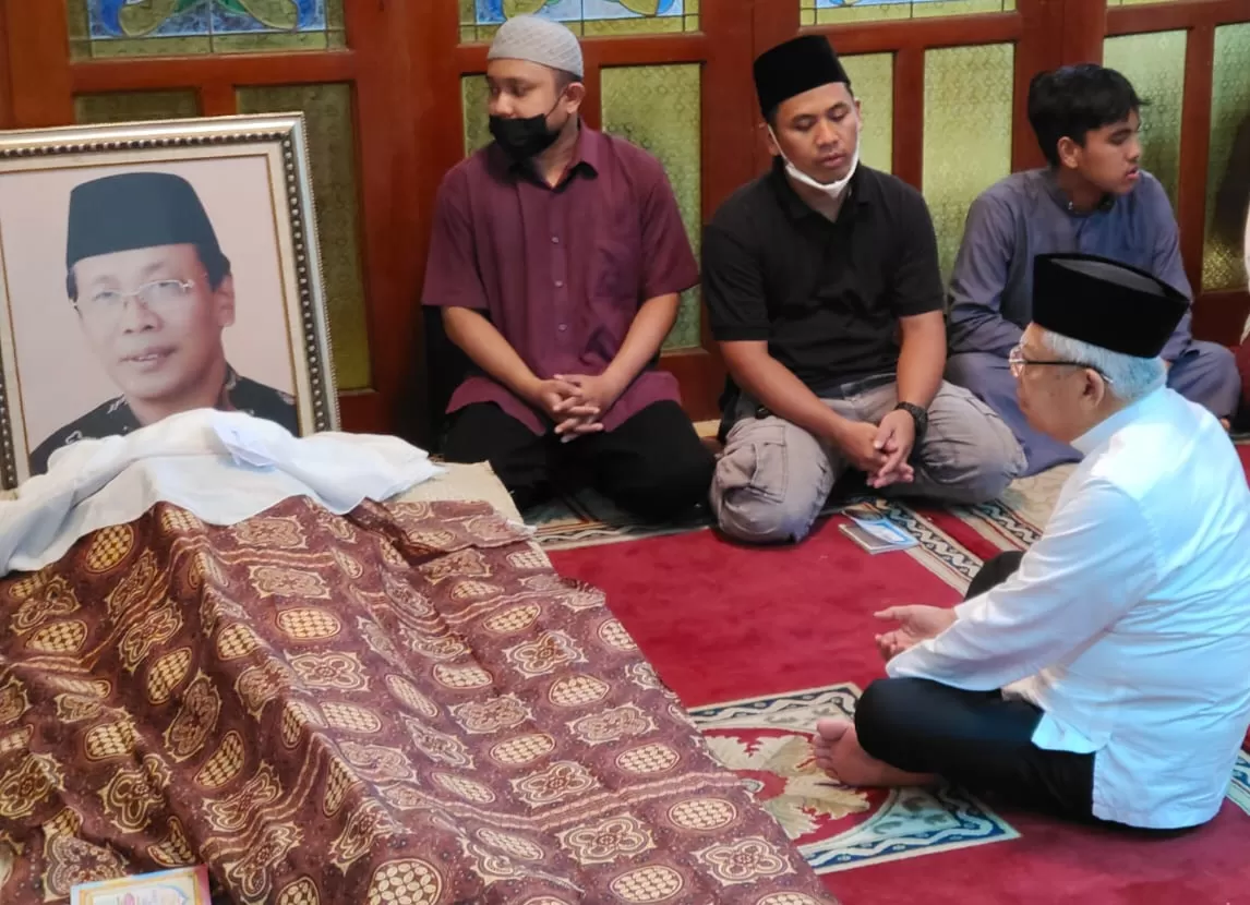 Takziyah ke Mantan Sekjen MUI Ichwan Sam, Wapres Ungkap Kedekatannya dengan Almarhum