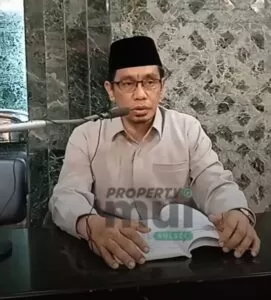 Ust. Muammar Bakry Saat Memberikan PEngajian di Masjid Al Markaz Al Aislami