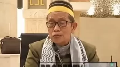 HIKMAH HALAQAH: Tabarruk Pada Orang Saleh