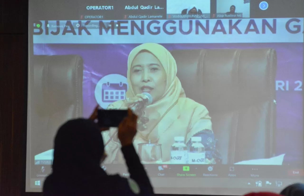 Nyai Badriyah Fayumi: Fondasi Berperilaku Bijak di Dunia Maya Harus Punya Ilmu