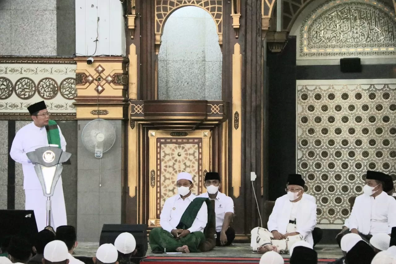 Kiai Cholil Ungkap 3 Pesan Isra Miraj dalam Istighasah di Masjid Cianjur