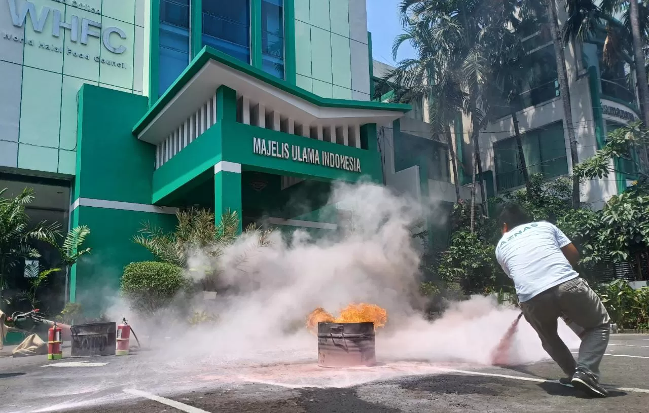 Puluhan Pegawai Berhasil Padamkan Api Kebakaran di Gedung MUI