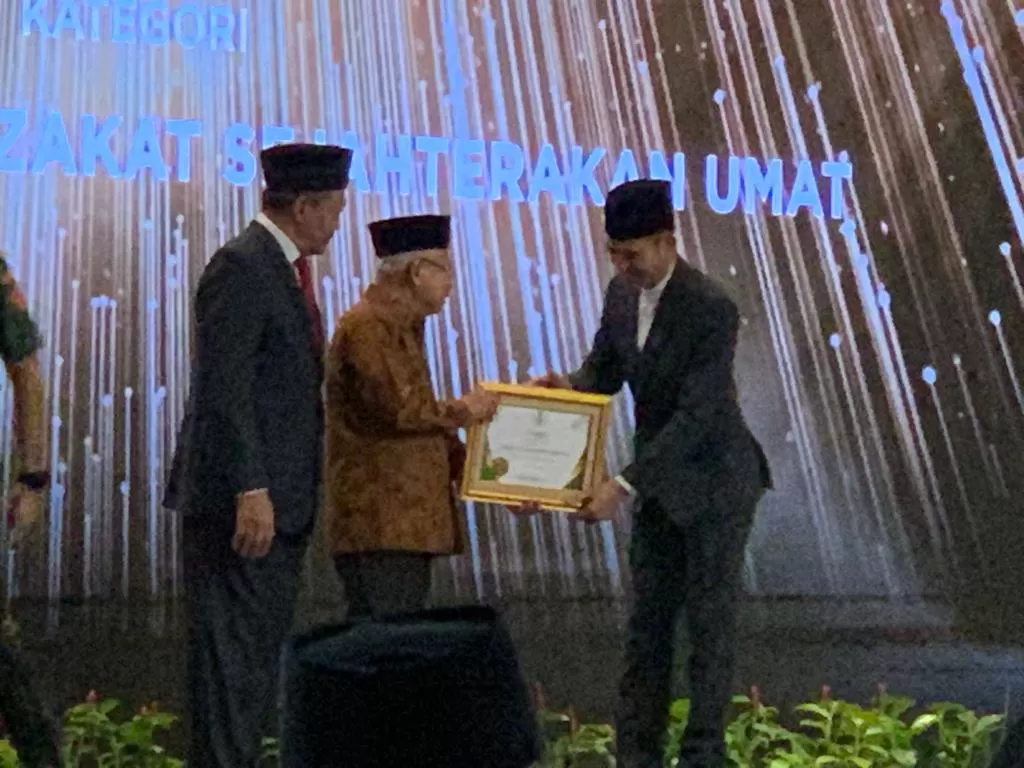 Ketua MUI Prof Asrorun Niam Sholeh Raih Penghargaan BAZNAS Award 2023
