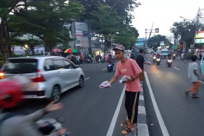Keutamaan Memberi Makan Orang Berbuka Puasa