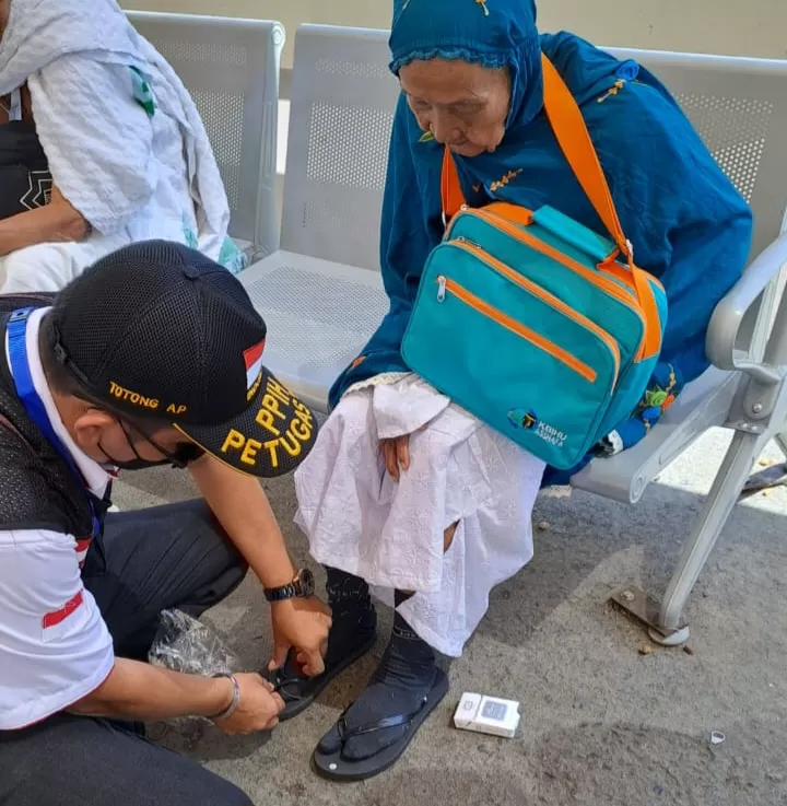 Siapkan 500 Pasang, PKP3JH Gerakan Siaga Sandal di Makkah dan Madinah