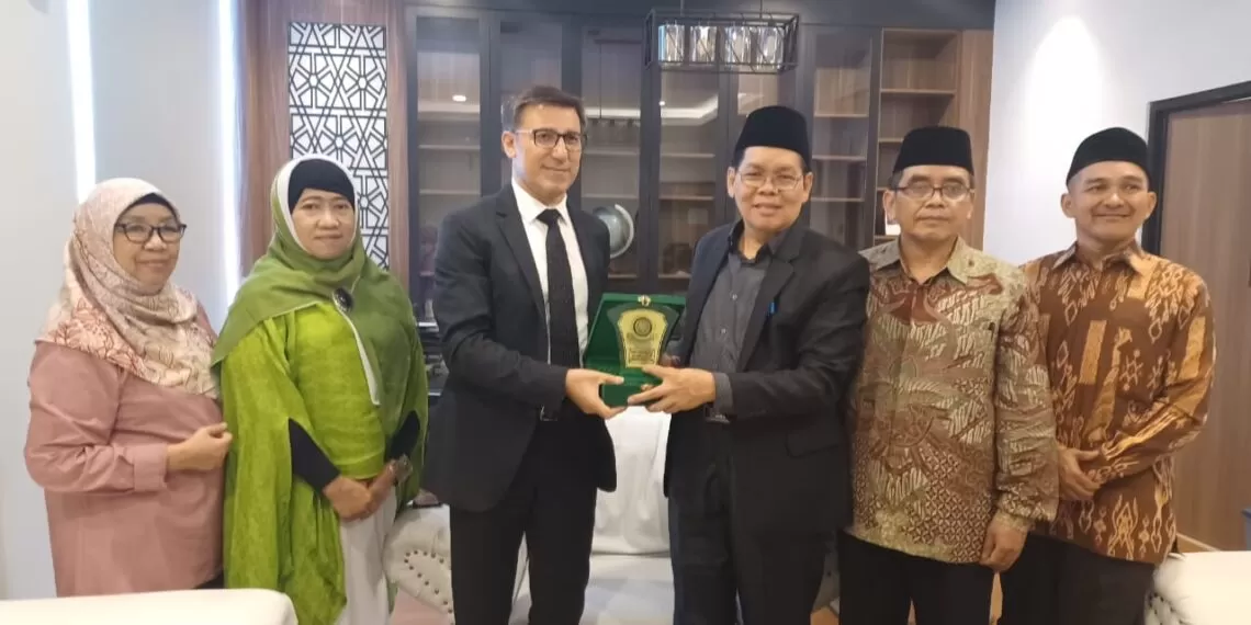 Kunjungi MUI, Duta Besar Talip Kucukcan Tawarkan Pertukaran Ulama Fatwa dengan Turki