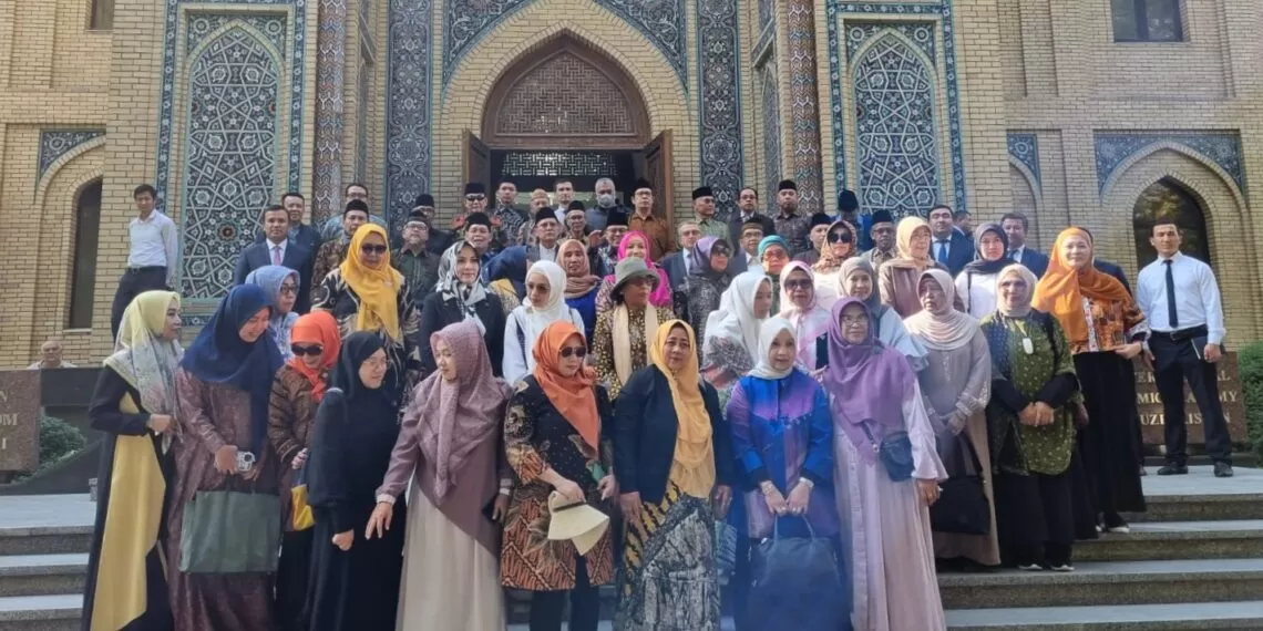 Bertemu Rektor Akademi Islam Internasional Uzbekistan, Sekjen MUI Ajak Perkuat Kerja Sama Pendidikan 